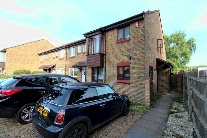 3 Bedroom End Of Terrace House To Rent In School Lane, Egham, TW20