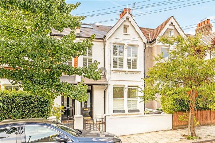 4 Bedroom Flat For Sale In Honeybrook Road, Balham, SW12