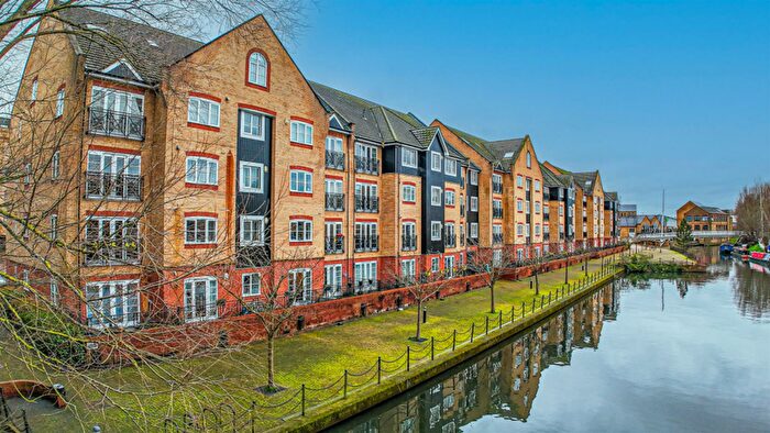 2 Bedroom Flat To Rent In Longman Court, Stationers Place, Apsley, Hertfordshire, HP3