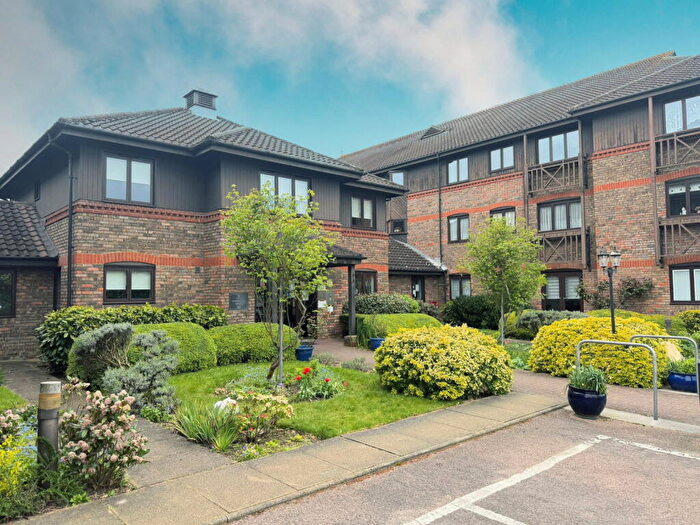 1 Bedroom Flat For Sale In Winningales Court, Vienna Close, Clayhall, IG5