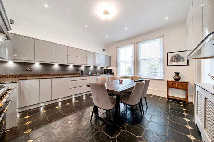 5 Bedroom Detached House For Sale In St Leonards Road, Ealing, W13
