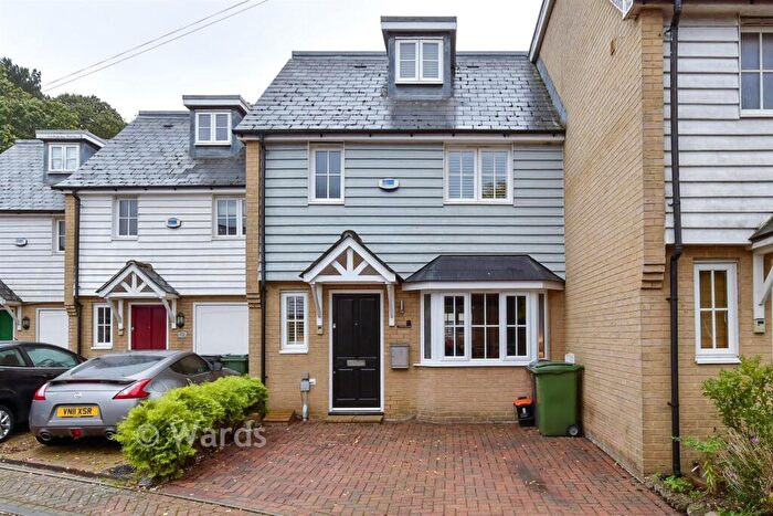 3 Bedroom Terraced House For Sale In Queens Road, Maidstone, Kent, ME16