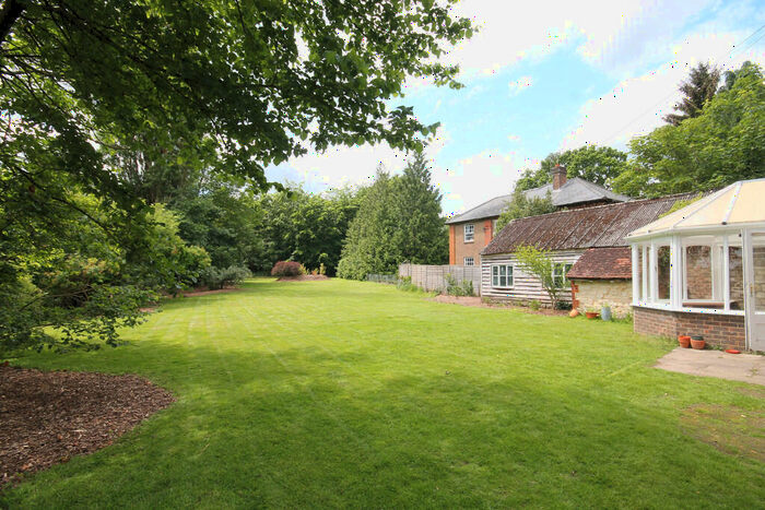 6 Bedroom Semi-Detached House To Rent In Lawrence Lane, Buckland, RH3