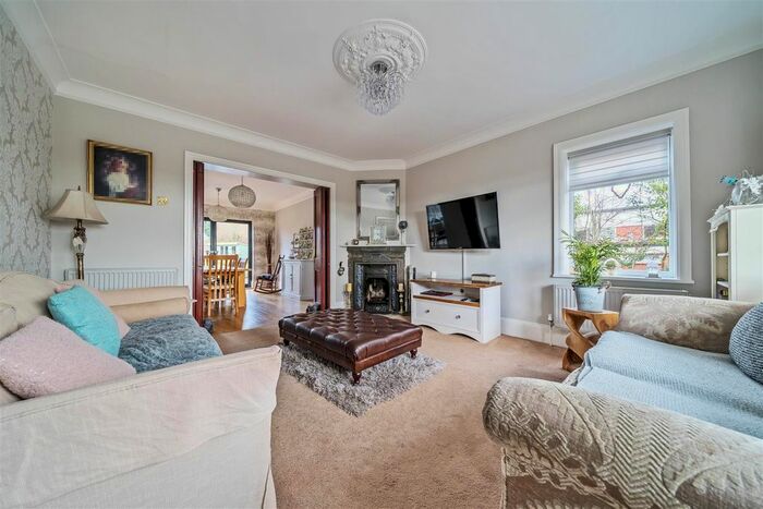 5 Bedroom Detached House For Sale In Seamer Road, East Ayton, Scarborough, YO13