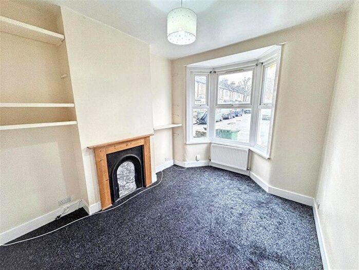 3 Bedroom House To Rent In Hollybush Street, Plaistow, E13