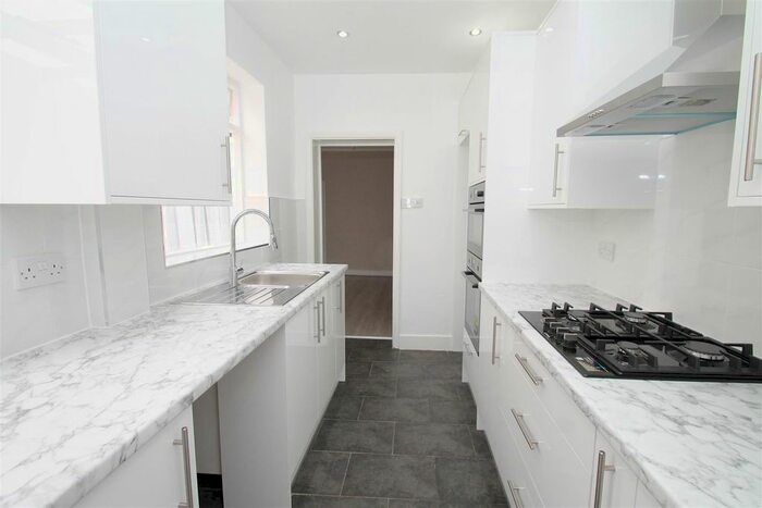 2 Bedroom Property To Rent In Park Road, Cheshunt, Waltham Cross, EN8