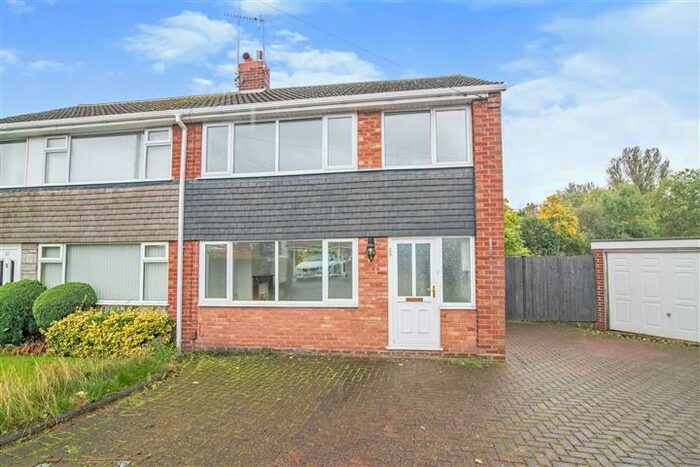 3 Bedroom House To Rent In Lynbrook Close, Dudley, DY2