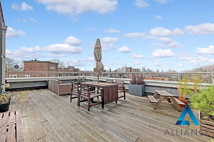 3 Bedroom Flat To Rent In Sotherby Court, Victoria Park, Sewardstone Road, E2