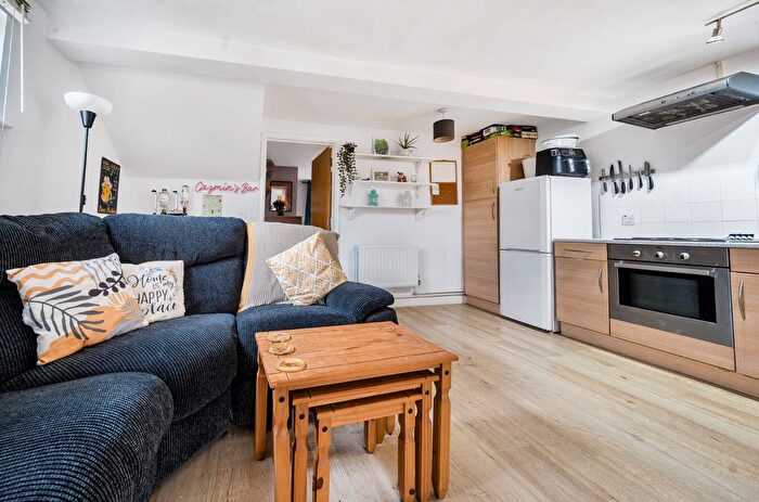 1 Bedroom Flat For Sale In Bleaches Court, Lavant, Chichester, PO18