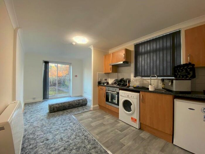 Studio To Rent In Whittington Road, Bounds Green, London N22