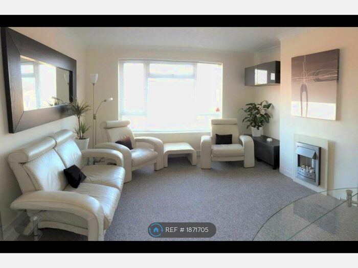 2 Bedroom Flat To Rent In Burnaby Road, Bournemouth, BH4
