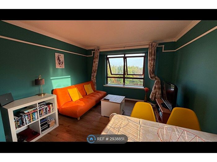 2 Bedroom Flat To Rent In Northland Avenue, Glasgow, G14