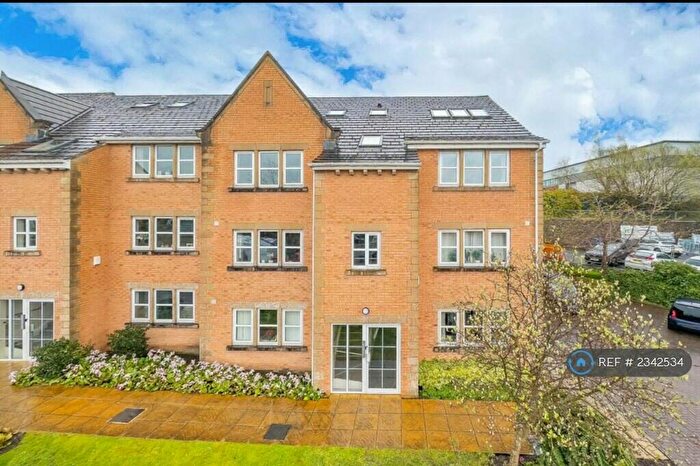 2 Bedroom Flat To Rent In Henshaw Mews, Yeadon, Leeds, LS19