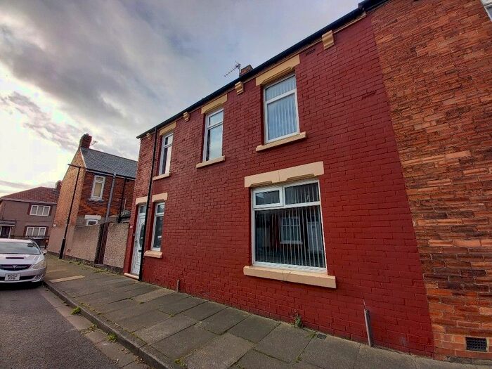 3 Bedroom End Of Terrace House To Rent In Rossall Street, Hartlepool TS25