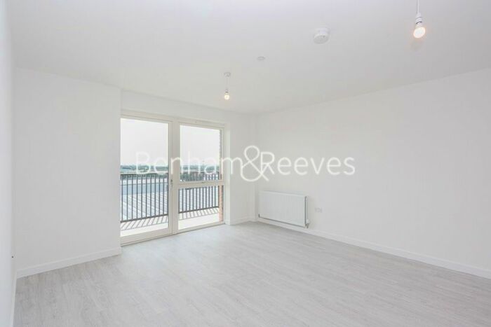 1 Bedroom Flat To Rent In Farine Avenue, Hayes, UB3