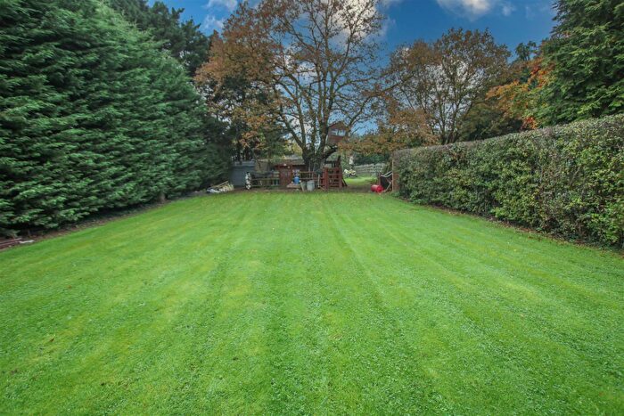 5 Bedroom Detached House For Sale In Nags Head Lane, Brentwood, CM14