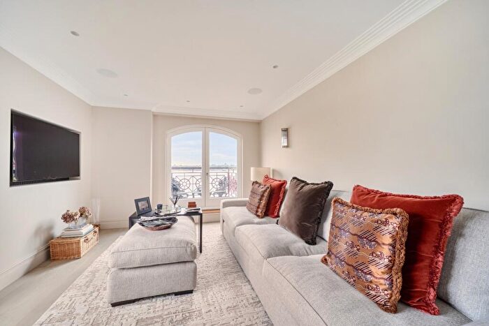 2 Bedroom Apartment To Rent In Trafalgar Court, Wapping, E1W