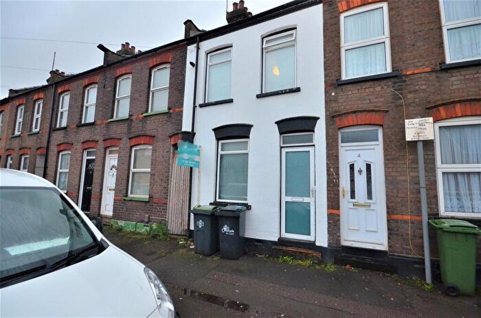 2 Bedroom Terraced House To Rent In Surrey Street, Luton, LU1