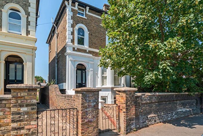 1 Bedroom Flat For Sale In Knights Park, Kingston Upon Thames, KT1