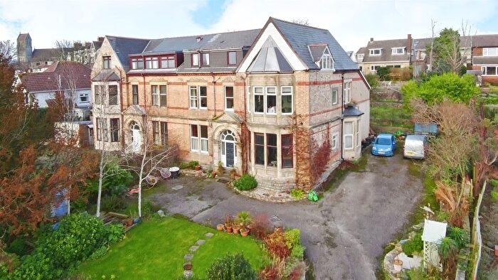2 Bedroom Flat For Sale In Clive Crescent, Penarth, CF64