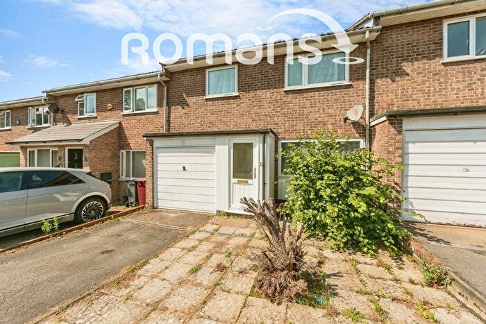 3 Bedroom Terraced House To Rent In Portway Close, RG1