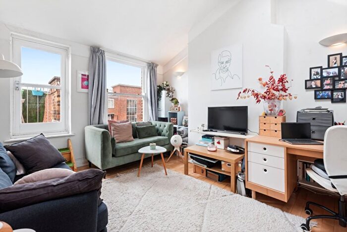 2 Bedroom Flat To Rent In Roseleigh Avenue, Islington, N5