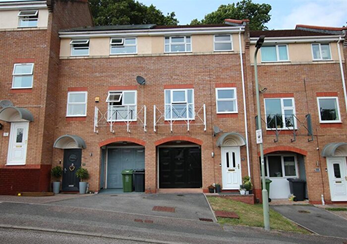 3 Bedroom Town House To Rent In Garland Close, Exeter, EX4
