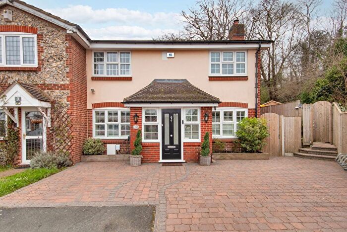 4 Bedroom End Of Terrace House For Sale In Fiddlers Close, Greenhithe, Kent, DA9