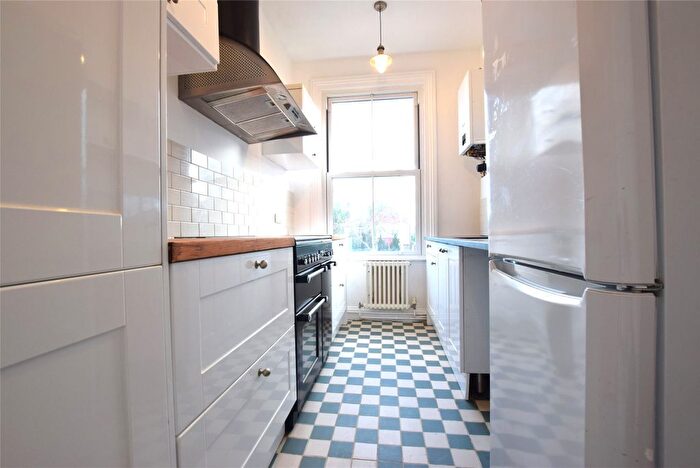 2 Bedroom Flat To Rent In St. Johns Road, Tunbridge Wells, Kent, TN4