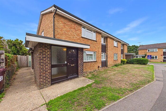2 Bedroom Flat For Sale In Tozer Way, Chichester, PO19