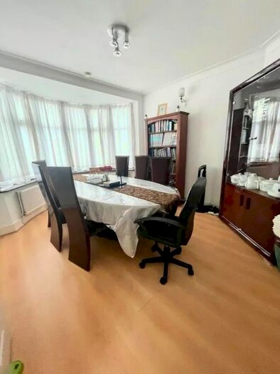 4 Bedroom Terraced House To Rent In The Ridgeway, Kingsbury, NW9