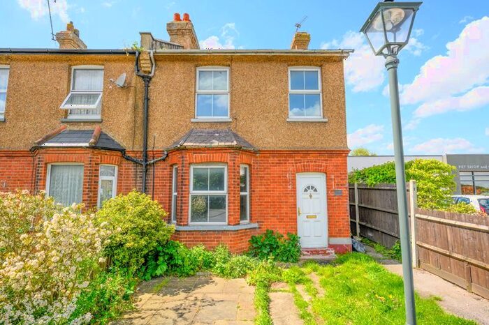 2 Bedroom Semi-Detached House For Sale In Leatherhead Road, Chessington, KT9