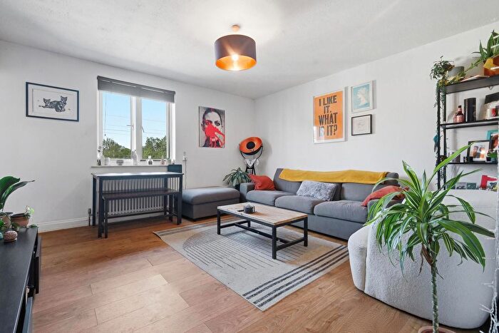 2 Bedroom Flat For Sale In Grange Park Road, Leyton, E10