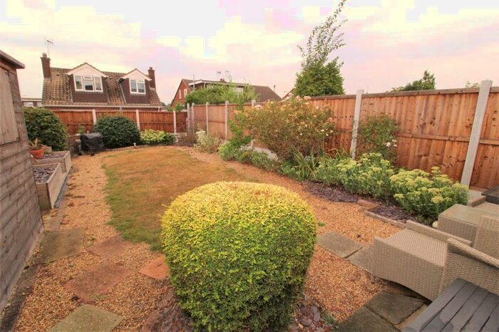 2 Bedroom Bungalow For Sale In Farm Way, Thundersley, Essex, SS7