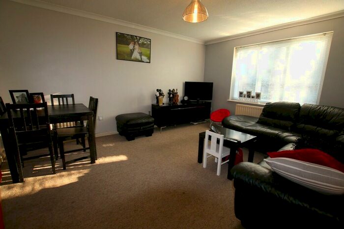 1 Bedroom Apartment For Sale In Colnbrook, SL3