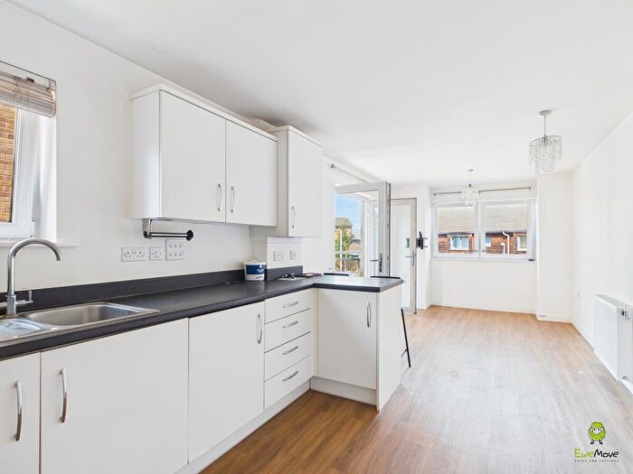 1 Bedroom Apartment For Sale In Cloud Close, Dartford, Kent, DA1