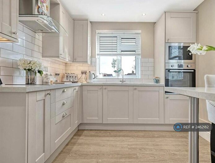 2 Bedroom Maisonette To Rent In Shrublands Close, Chigwell, IG7