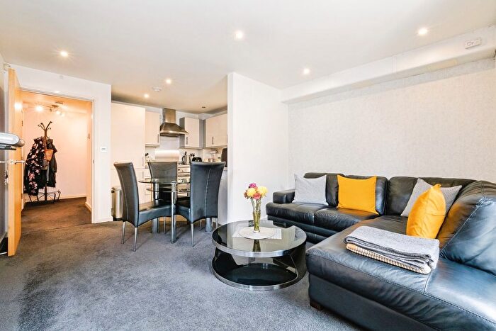 1 Bedroom Flat For Sale In Grantham Road, Manor Park, London, E12