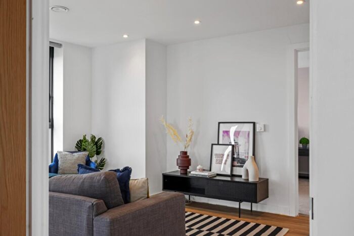 2 Bedroom Flat To Rent In Castle Park View, Castle Street, Bristol, BS2