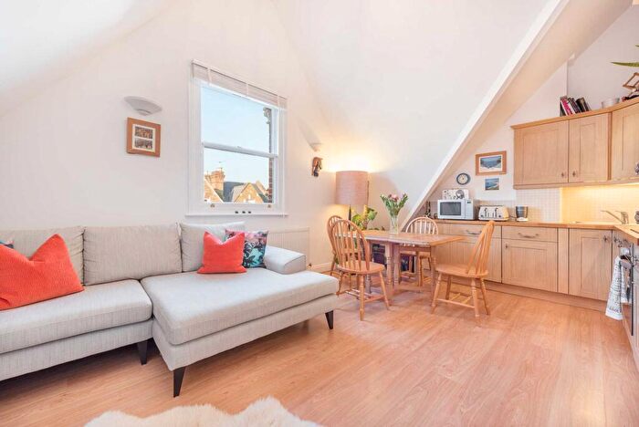 2 Bedroom Flat To Rent In Deronda Road, Herne Hill, SE24