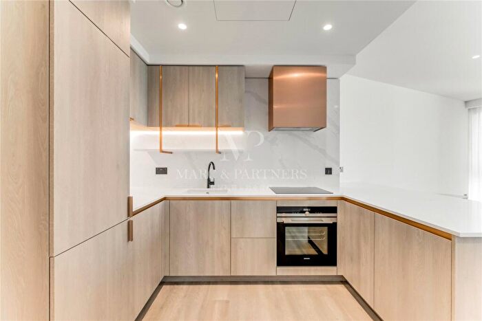 2 Bedroom Apartment To Rent In The Aspen, Marsh Wall, London, E14