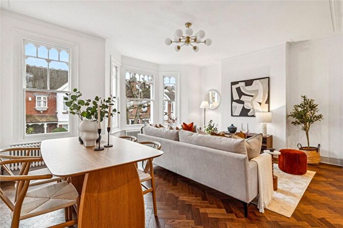 3 Bedroom Flat To Rent In Wakehurst Road, SW11