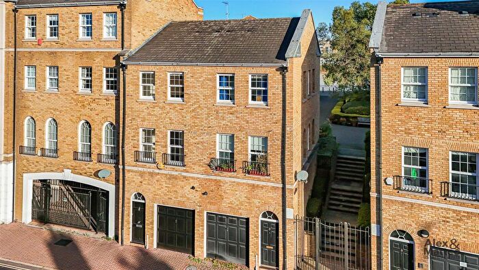 2 Bedroom Property For Sale In Rotherhithe Street, Rotherhithe, SE16