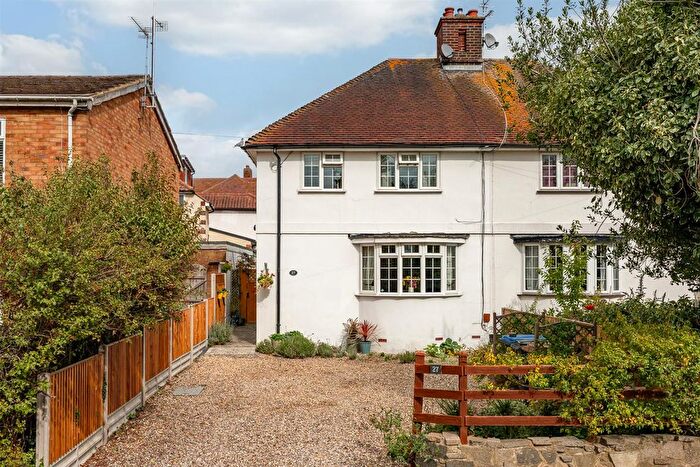 3 Bedroom Semi-detached House For Sale In Station Road, Digswell, Welwyn, AL6