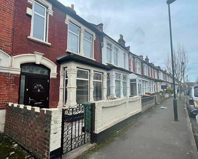 3 Bedroom House To Rent In Chesterford Road, Newham, E12