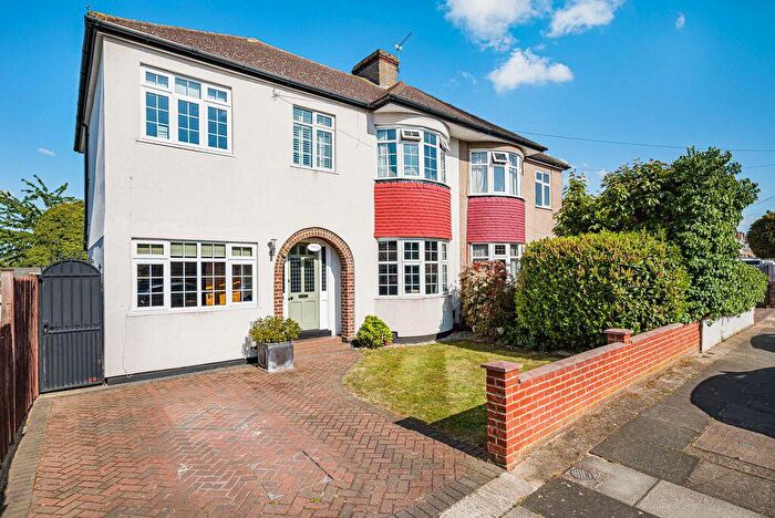 4 Bedroom Semi-Detached House For Sale In Seaton Road, Dartford, DA1