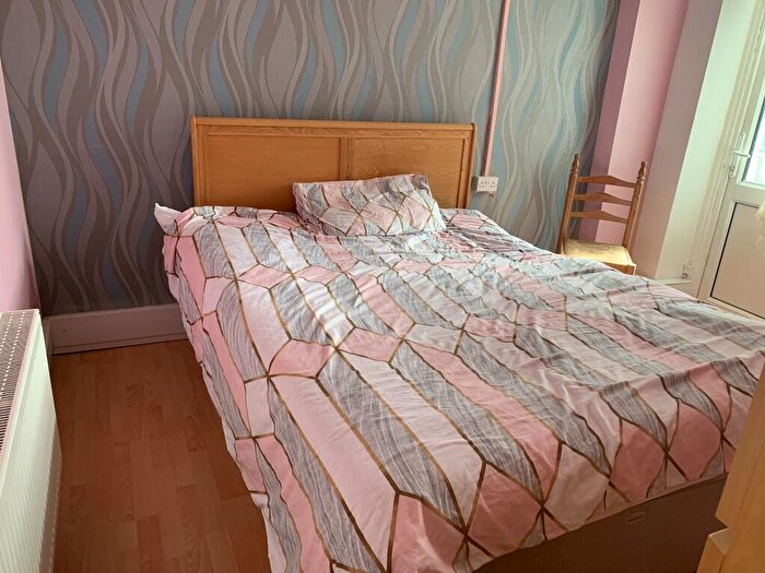 2 Bedroom Flat To Rent In High Street, Barry, Vale Of Glamorgan, The, CF62