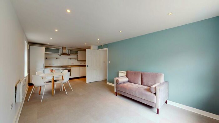 2 Bedroom Flat To Rent In St Ann's Court, Kirkstall Lane, LS5