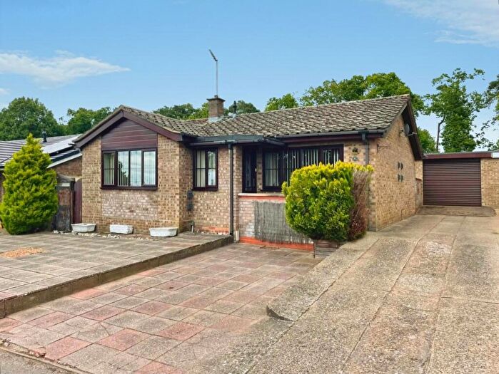 2 Bedroom Detached Bungalow For Sale In Robin Walk, Brandon, IP27