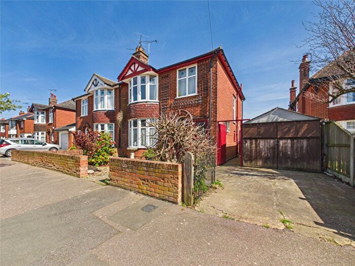 3 Bedroom Semi Detached House For Sale In Wavell Avenue, Colchester, Essex, CO2